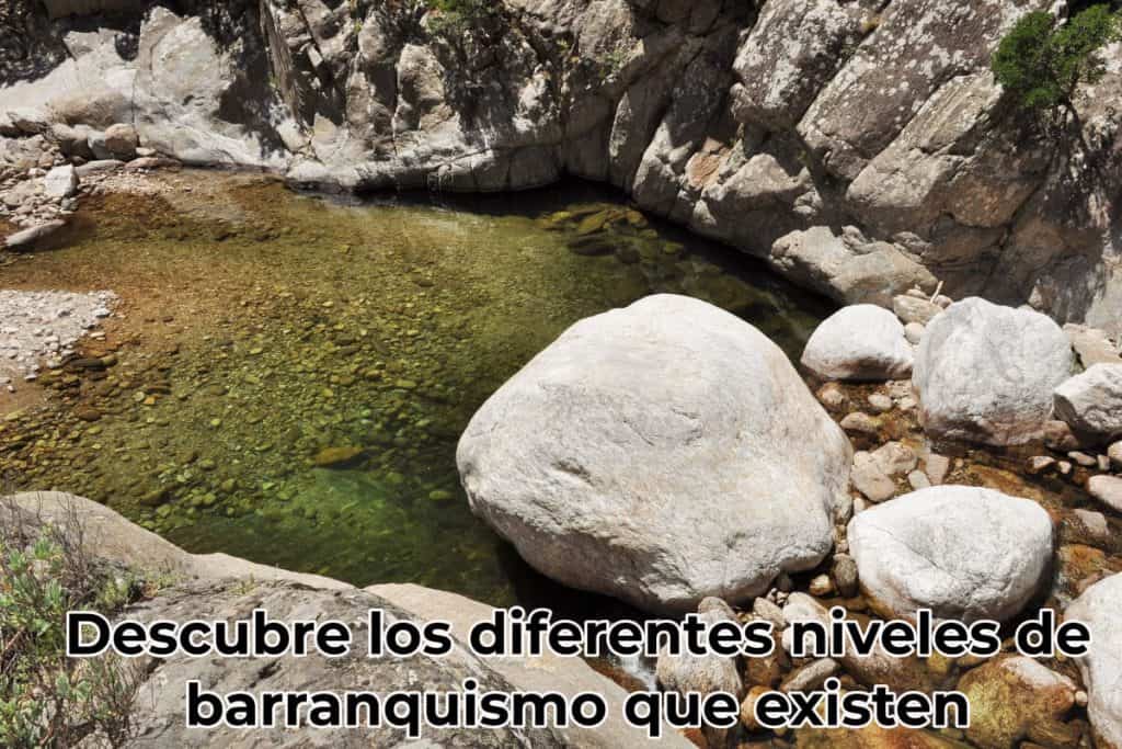 rio-rodeado-de-rocas-de-diferentes-tamanos-para-poder-realizar-barranquismo